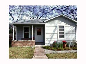 Building Photo - Spacious home just West of IH35. Great cen...