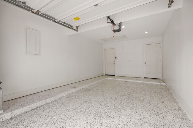 Building Photo - 10257 Bridgeland Ln