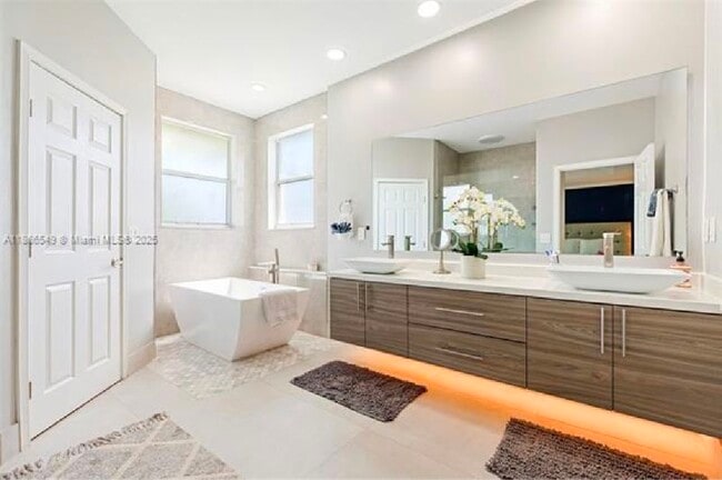 Building Photo - 13117 SW 54th Ct