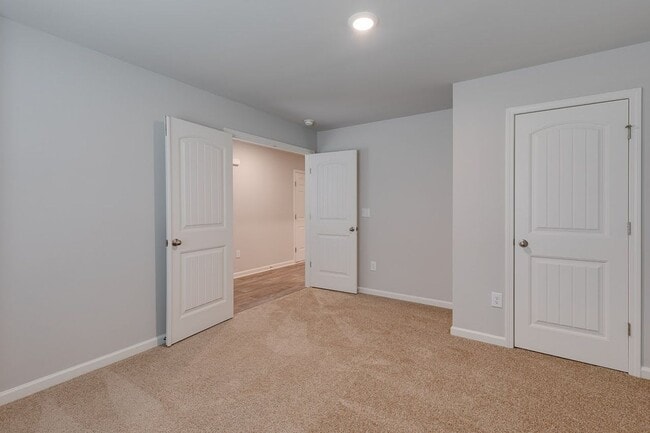 Building Photo - Spacious 5-Bedroom Home in Southgrove – Move-In Ready!