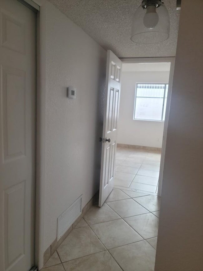 Building Photo - 4440 Buena Loma Way