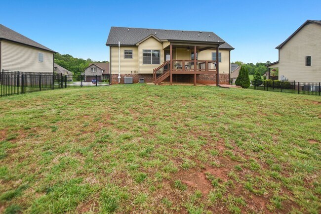Building Photo - Pet Friendly Four Bedroom with Basement in...