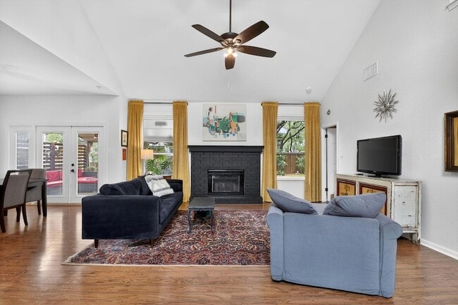 Building Photo - 1607 Gracy Farms Ln