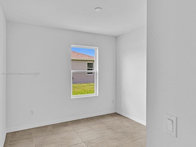 Building Photo - 2033 SW Castinet Ln