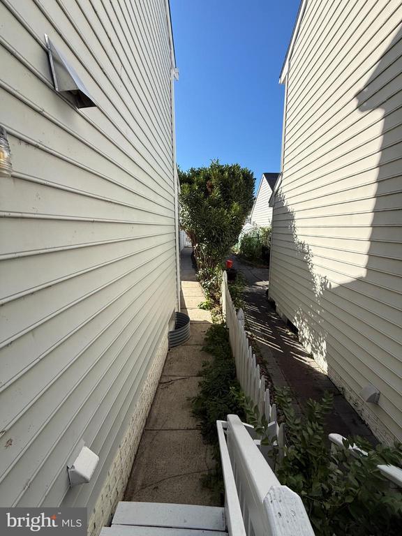 Building Photo - 20453 Charter Oak Dr