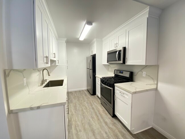 Building Photo - 3445 Mentone Ave