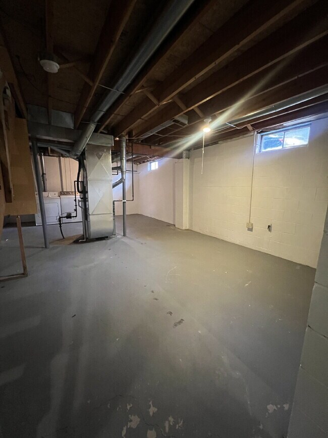 Building Photo - Recently Renovated 2Br / 1.5Ba Home with D...