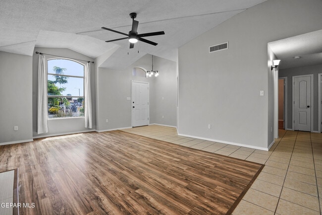 Building Photo - 10039 Paloma Dr