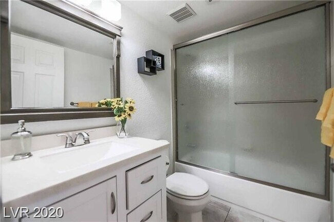 Building Photo - Charming Spring Valley Retreat with Oversized Lot & Casita!