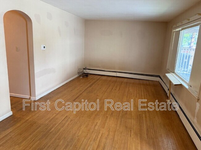 Building Photo - 1715 W Market St