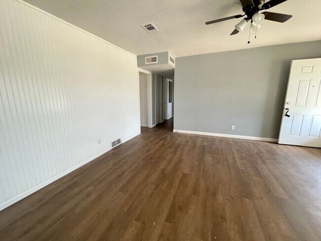 Building Photo - 4 bed 2 bath now available
