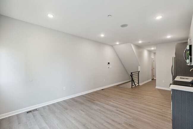 Building Photo - 1847 E Huntingdon St