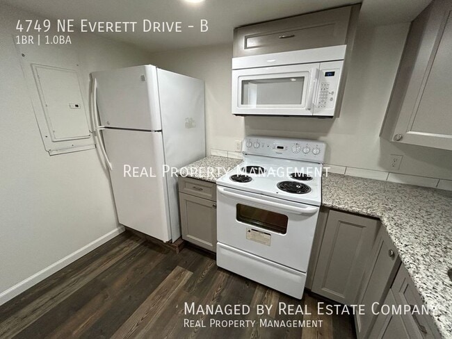 Building Photo - 4749 NE Everett Dr