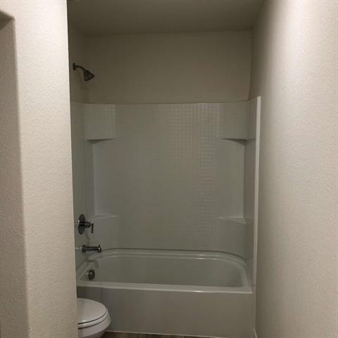 Building Photo - 402 Marsh Ln