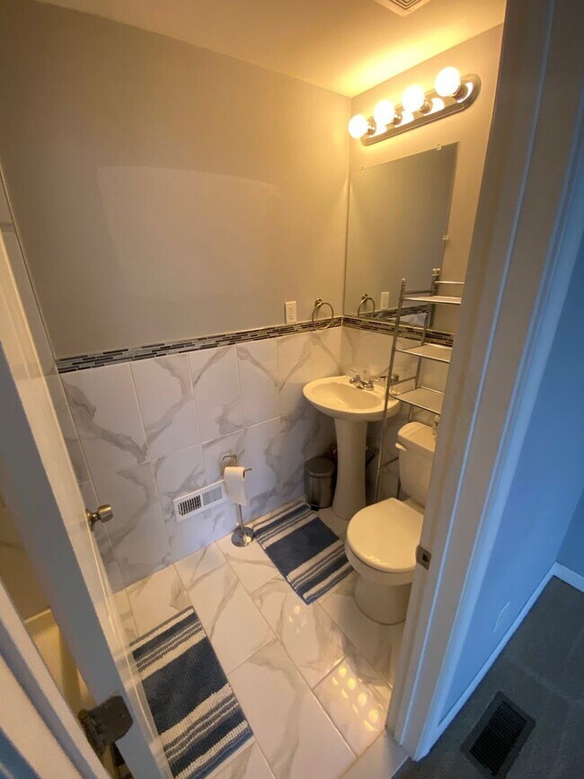 Building Photo - 5706 Warrington Ave