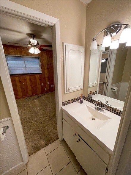 Building Photo - 1714 Crescent Dr