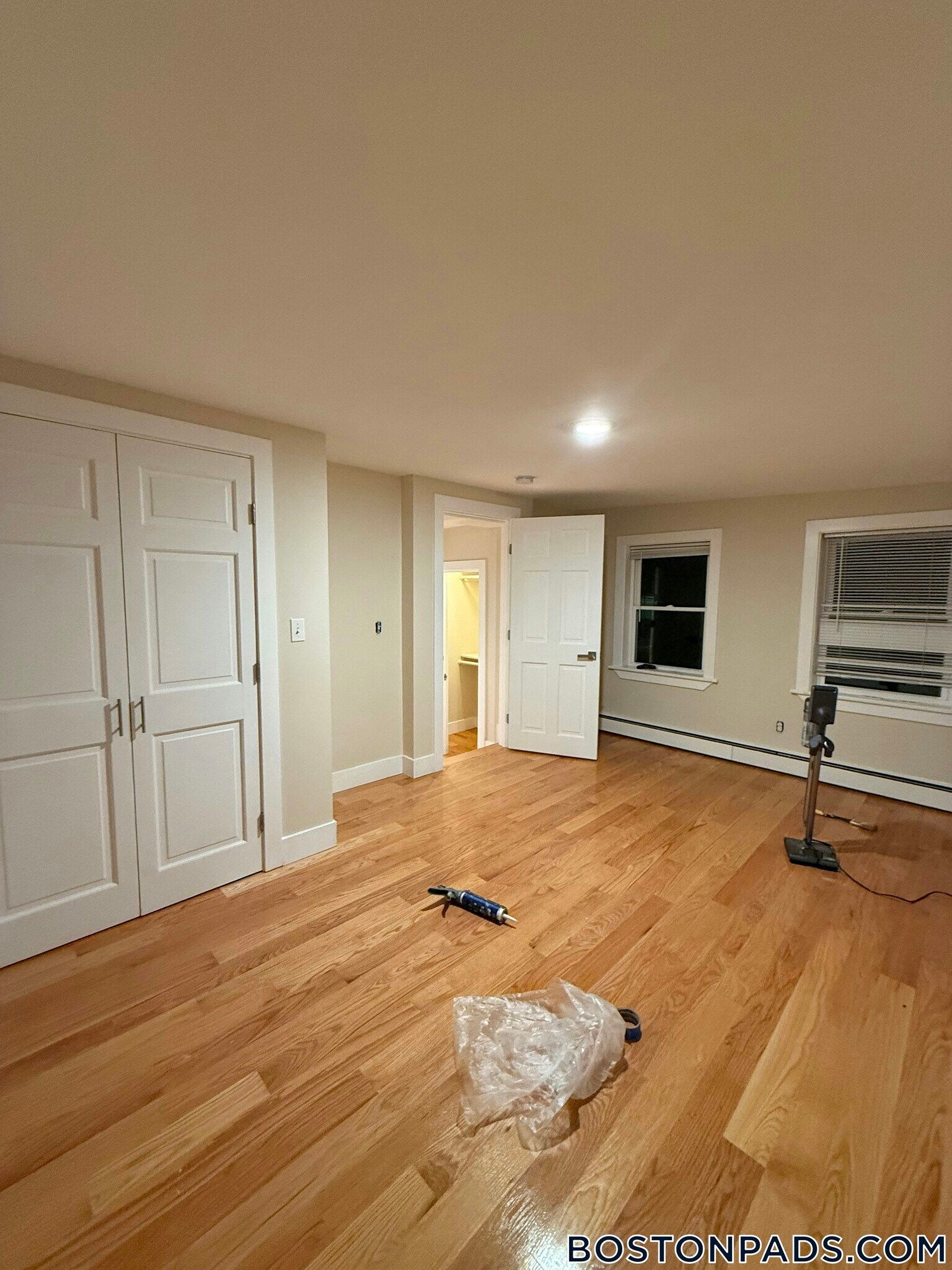 Building Photo - 2 Buckingham St