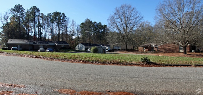 Primary Photo - 817-827 Delta St