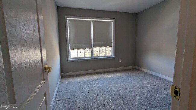 Building Photo - 12950 Tonka Ct