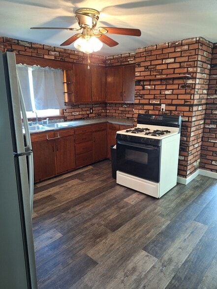 new floor in kitchen - 346 Andrew St
