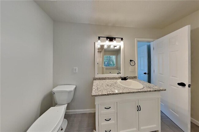 Building Photo - 339 Warrenton Dr