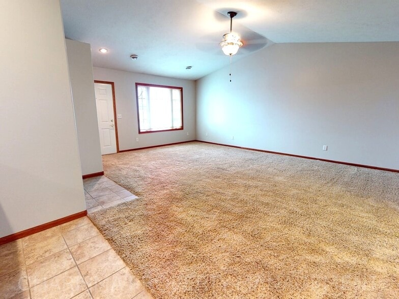 Building Photo - 304 Harvest Trl