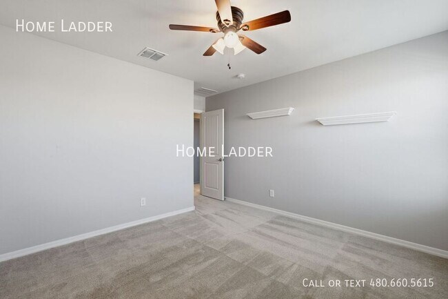 Building Photo - 9504 E Theia Dr