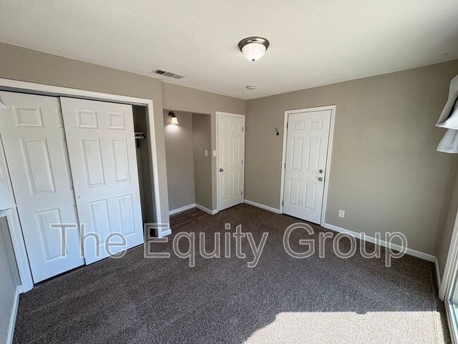 Building Photo - 505 N Lovers Ln