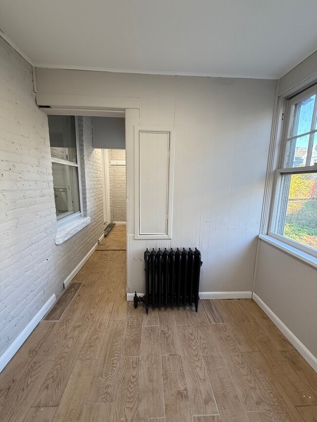 Building Photo - 438 Neville St