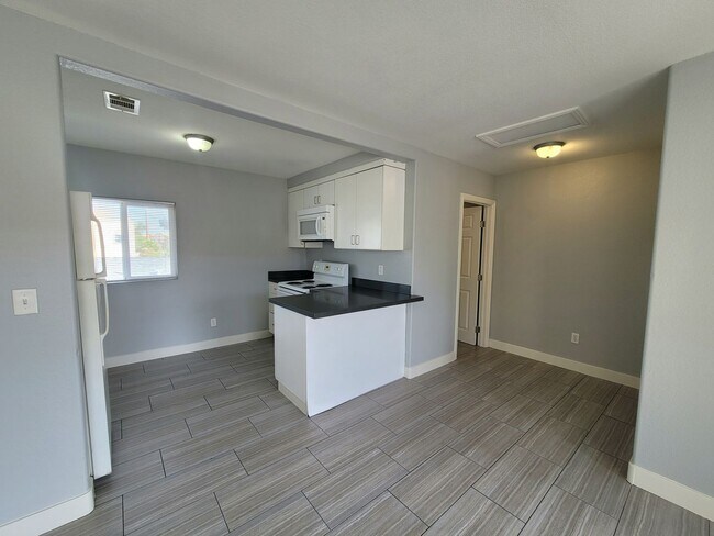 Building Photo - 224 N 13th St