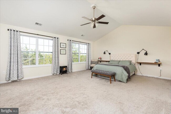 Building Photo - 321 Whispering Echos Dr