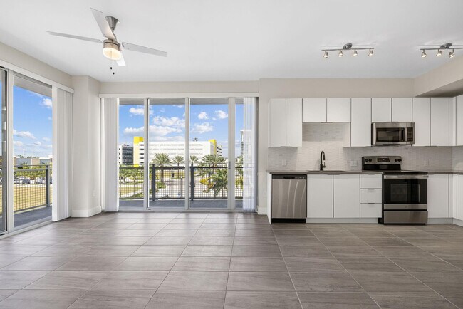 Building Photo - 120 N Compass Way