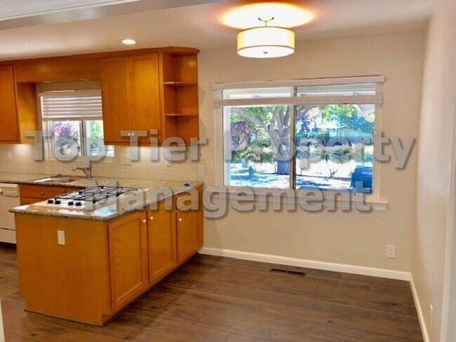 Building Photo - Very nice 4 Bed/3 Bath/2,145 Sqft House in West Danville available 6/15 for Lease!
