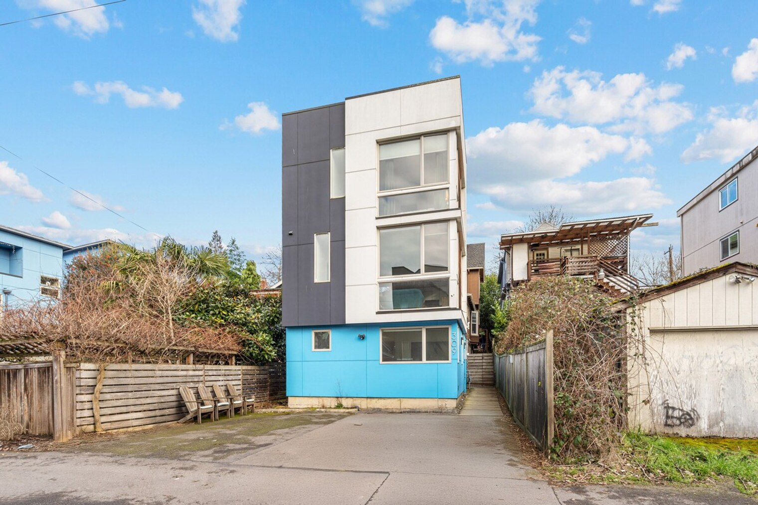 Building Photo - 2214 E Terrace St