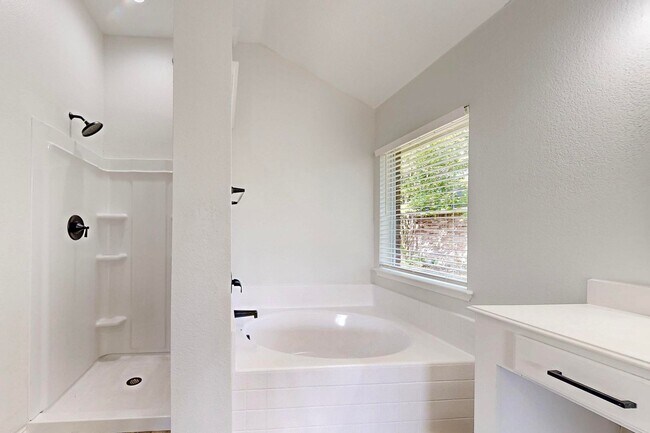 Building Photo - 123 Hackberry Trail