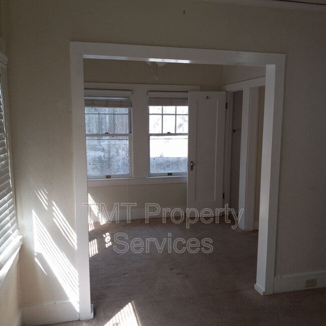 Building Photo - 1019 H St