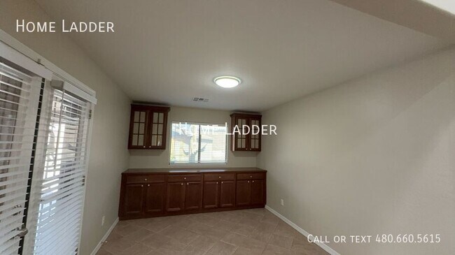 Building Photo - 25598 W Globe Ave