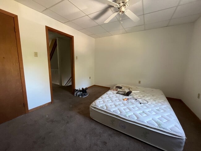 Building Photo - Spacious two-bedroom townhome in Stockerto...