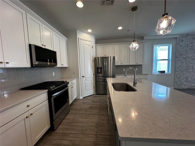 Building Photo - 15512 Sunquat Dr