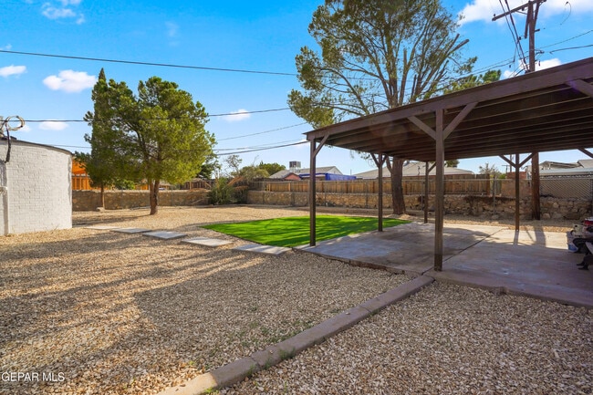 Building Photo - 614 Loretto Rd