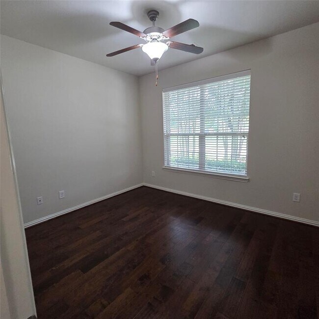Building Photo - 26101 Brickhill Dr