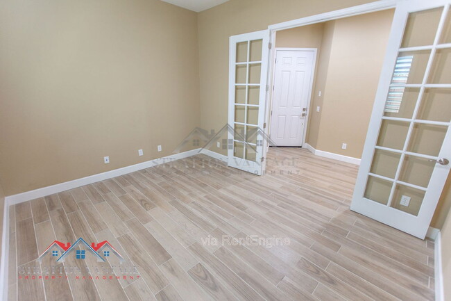 Building Photo - 5908 E Bramble Berry Ln