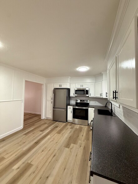 Building Photo - 214 Madison Ave