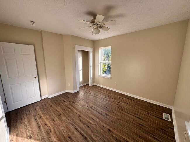 Building Photo - Fulton Duplex