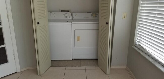 Building Photo - 2986 S University Dr