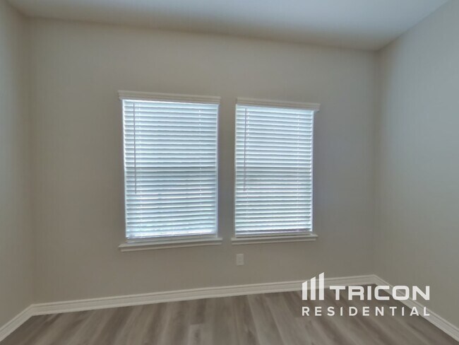 Building Photo - 714 Barbary Ln