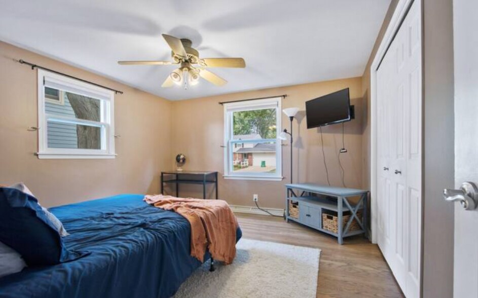 Building Photo - 1071 Kenwood St