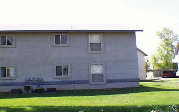 Building Photo - Ivyglen Apartments