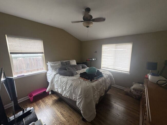 Building Photo - Cozy 2 Bedroom Near Downtown! – Available now for rent! CALL US TODAY!
