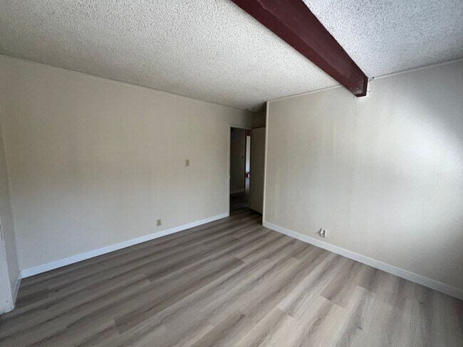 Building Photo - Adeline 615-617